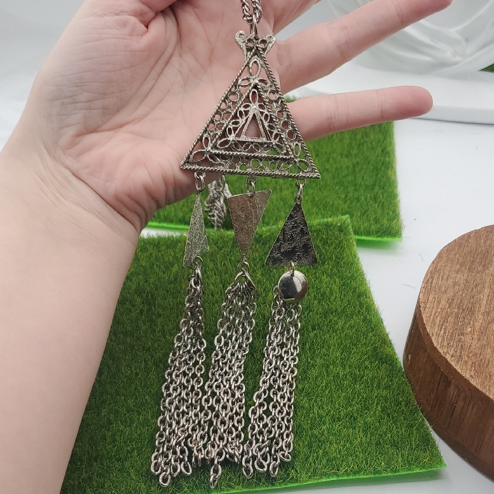 Silver Tone Geometric Dangle Necklace N3837